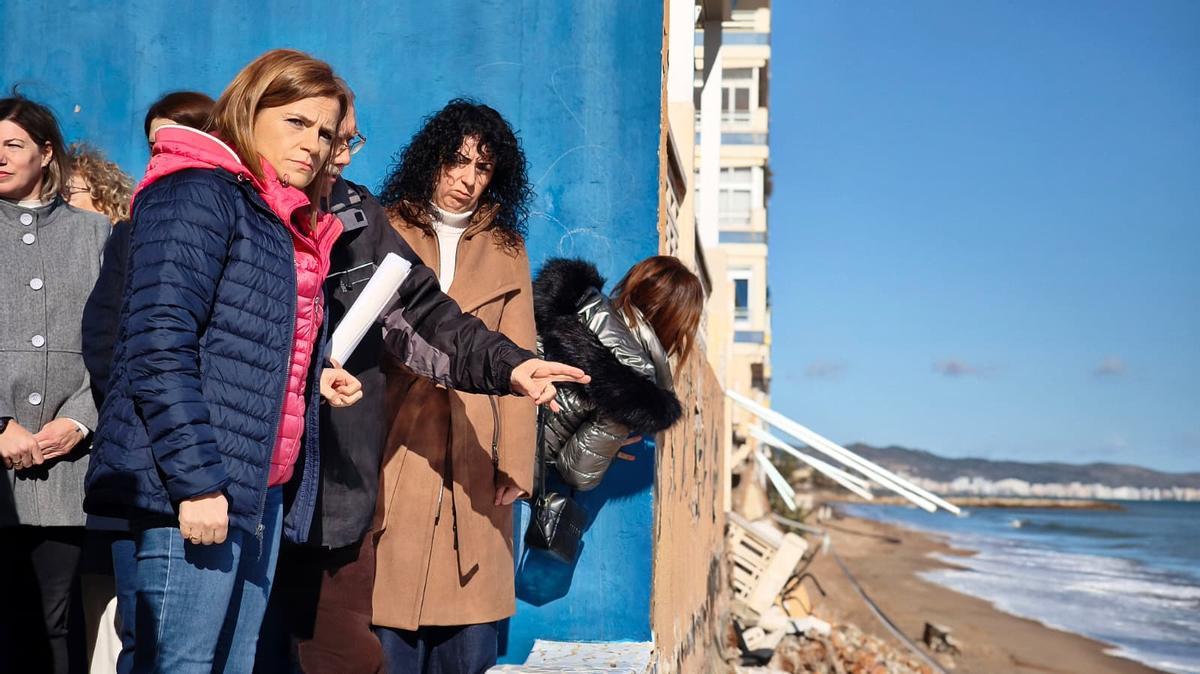 Pilar Bernabé visita Tavernes de la Valldigna para conocer el alcance de los daños por el temporal marítimo