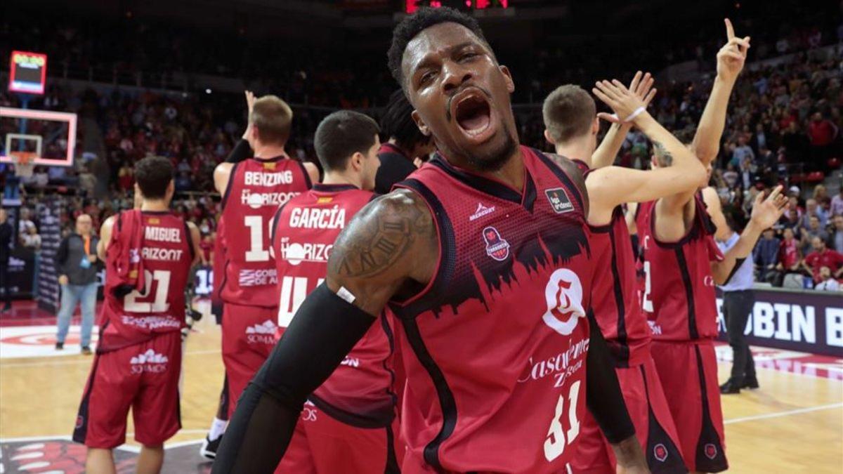 Dylan Ennis y sus compañeros, en plena celebración