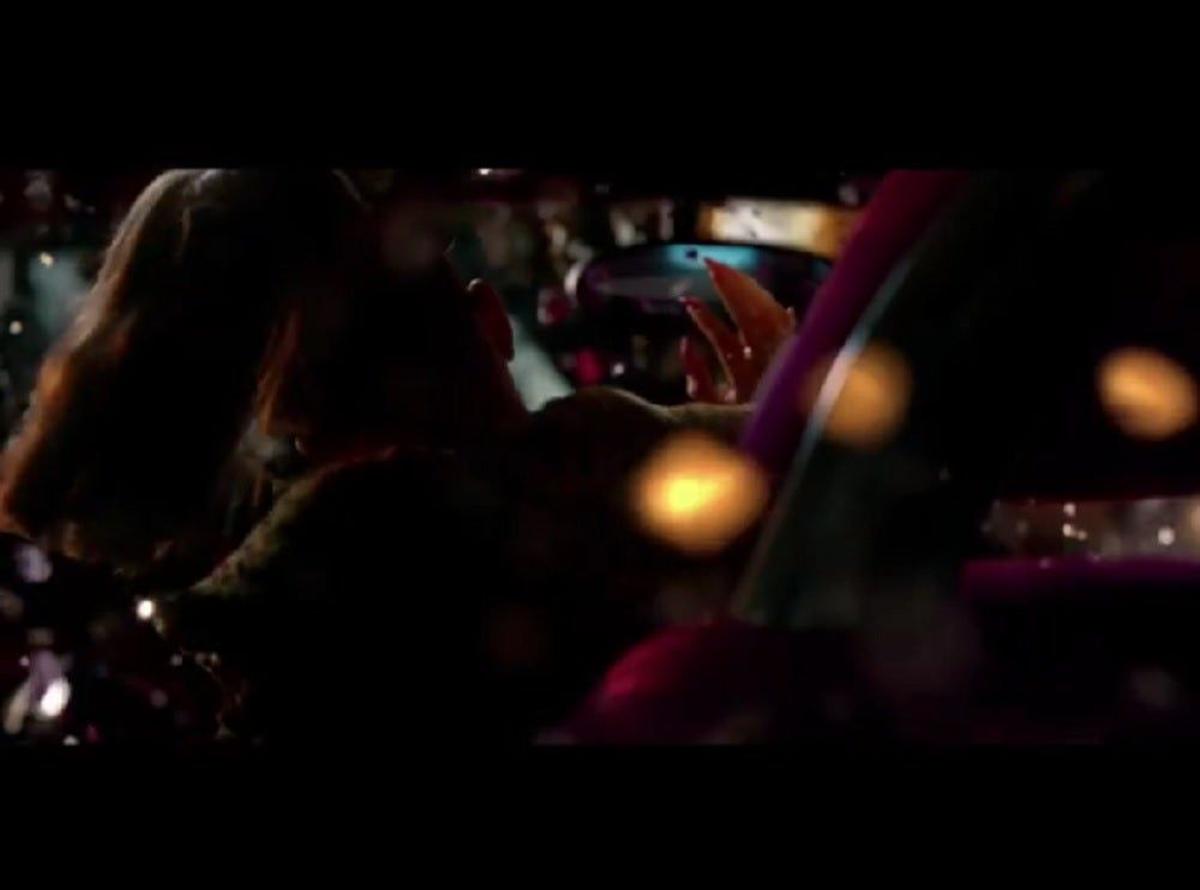Taylor Swift coche con serpentina en su videoclip