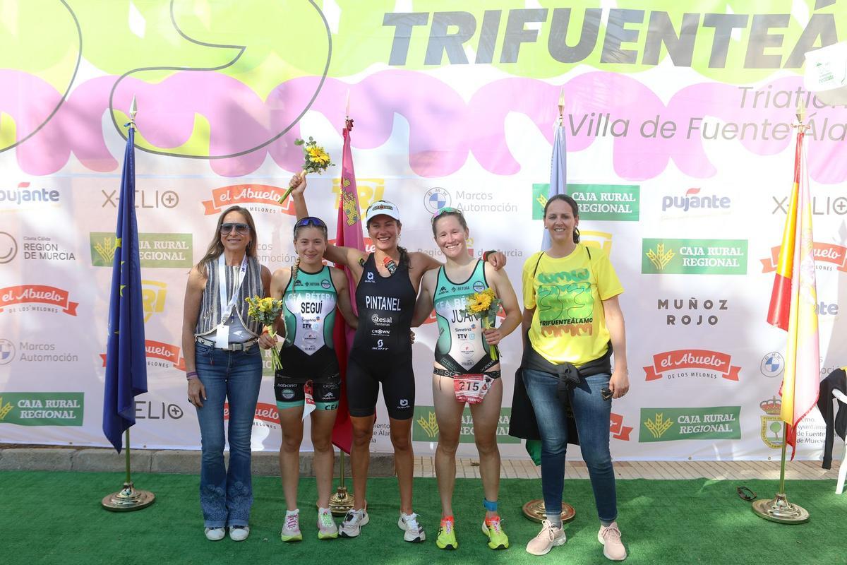 Podio femenino del Triatlón de Fuente Álamo