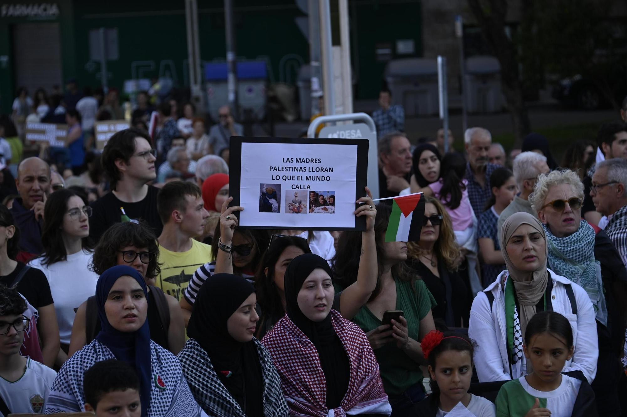 Así ha sido la multitudinaria manifestación para exigir la libertad de Palestina en Elche
