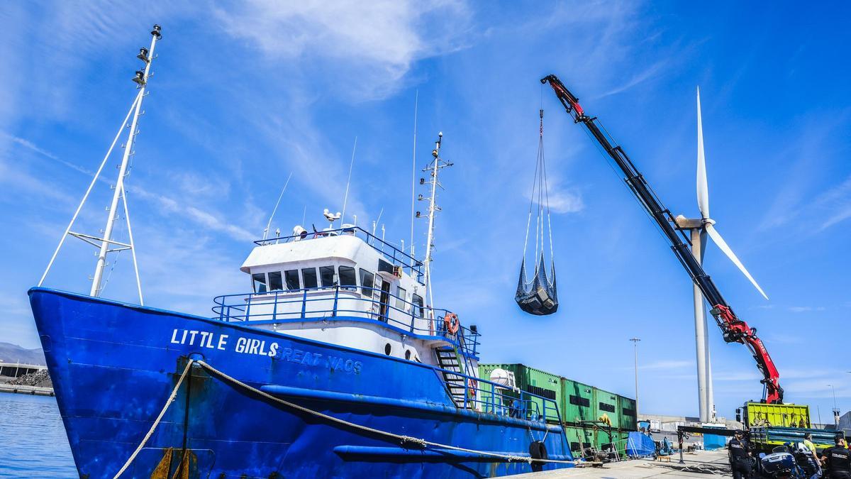 Abordan un buque con 6.500 kilos de cocaína que navegaba hacia Vigo