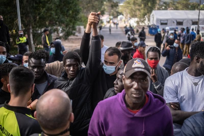 Campamento de Las Raíces tras los altercados que acabaron con heridos y detenidos