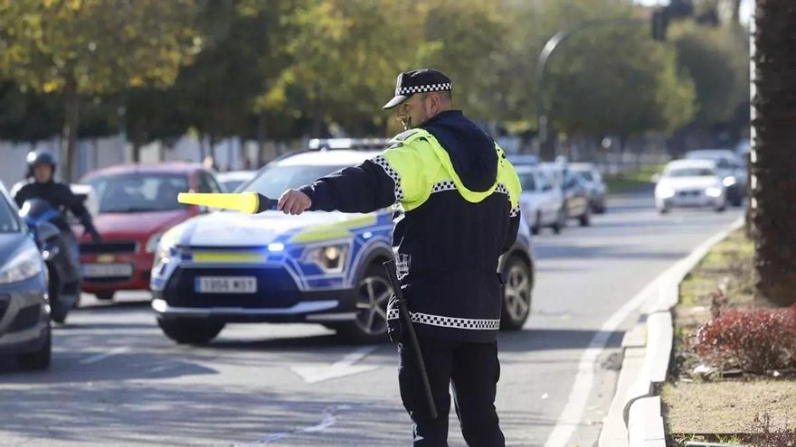Un ciclista es trasladado al Reina Sofía tras ser atropellado por un taxi en Gran Capitán