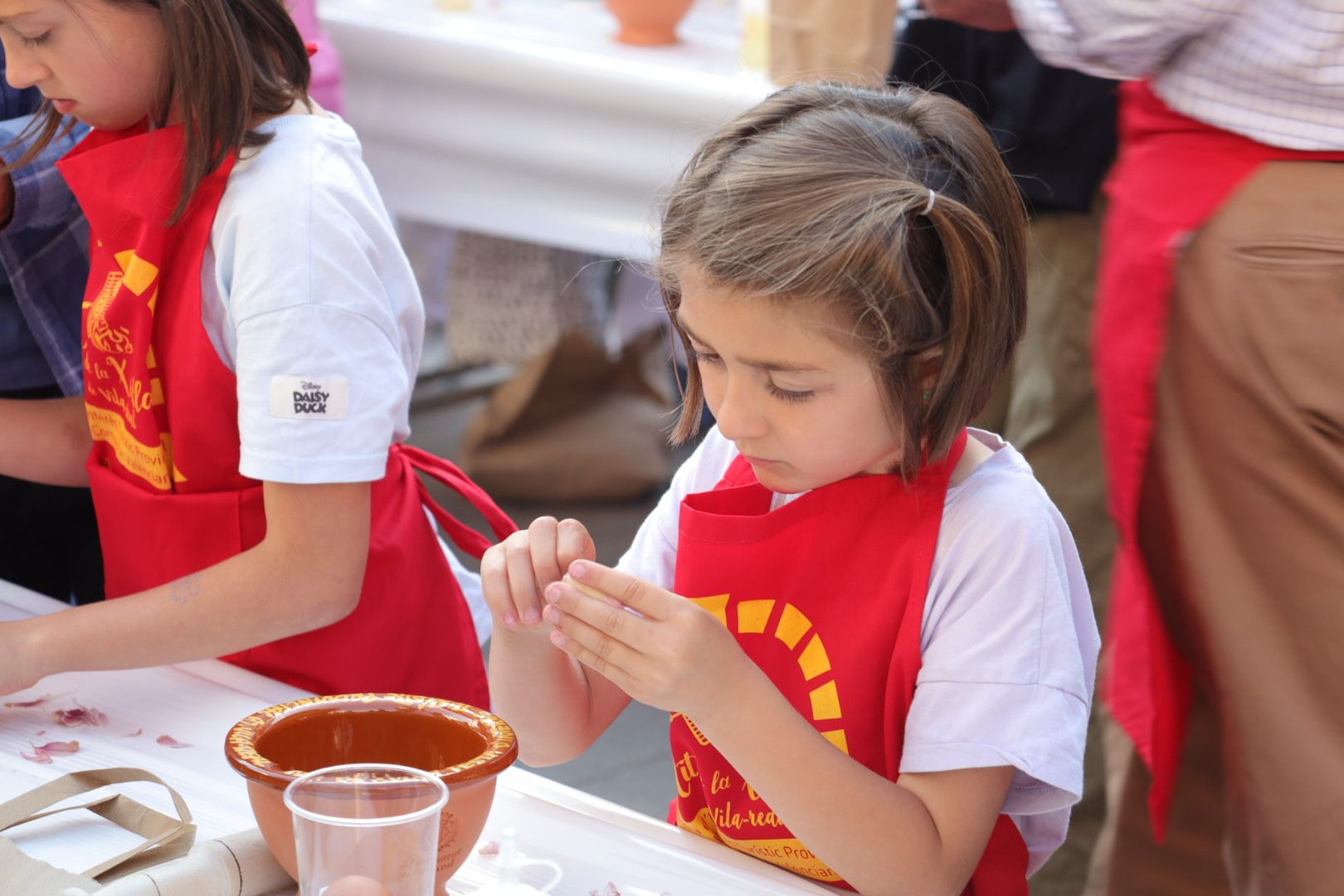 FOTOGALERÍA I Las imágenes de la Nit de la Xulla y del encuentro de elaboración de allioli de las fiestas de Vila-real