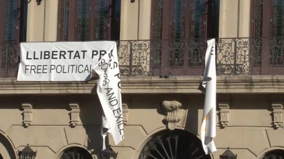 Aparece rota la pancarta de soporte a los presos independentistas en el Ayuntamiento de Lleida