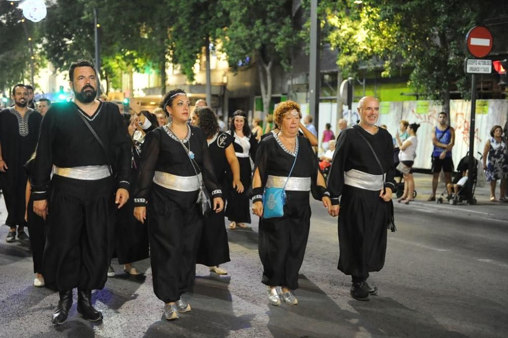 Desfile de Moros y Cristianos por las calles de Mu