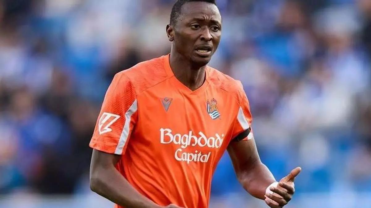 Umar Sadiq, con la camiseta de la Real Sociedad de esta temporada