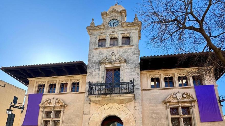 Así ha quedado la torre del reloj del Ayuntamiento de Alcúdia tras su restauración