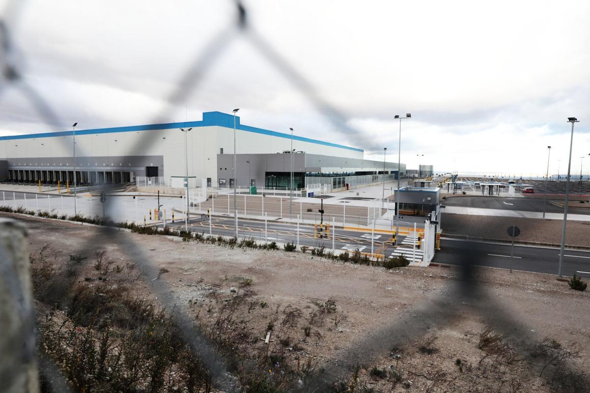 Nave de Amazon en el Polígono Industrial Centrovía de La Muela
