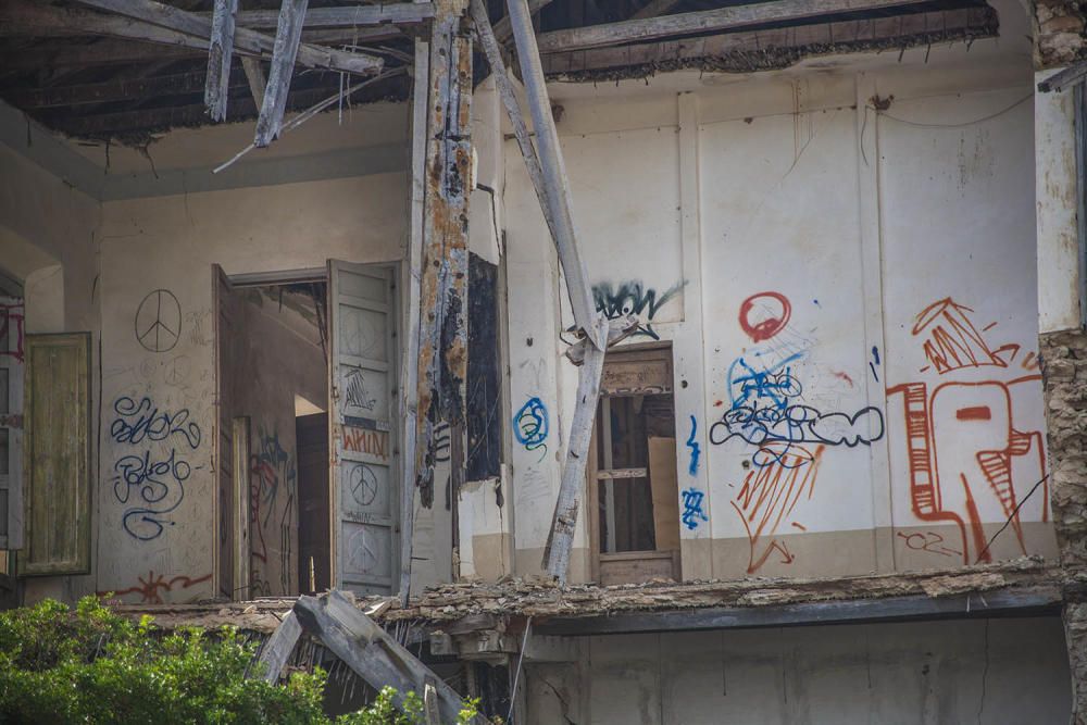 Casa y Torre de Los Balcones con imágenes captadas entre 2008 y 2017 y en el que se observa el deterioro del inmueble