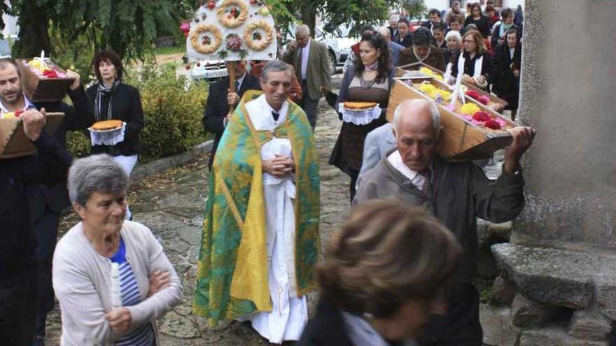 Momento de la entrada a la iglesia.