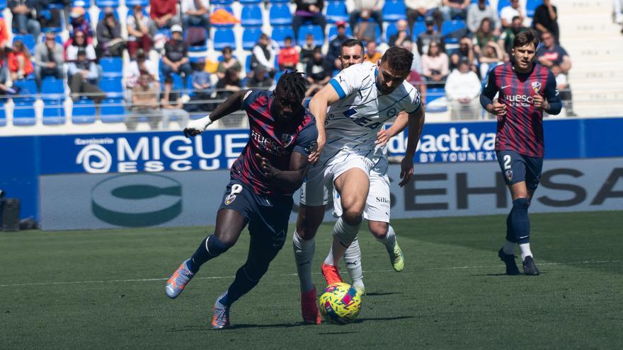 El Alavés acaba con la racha casera del Huesca