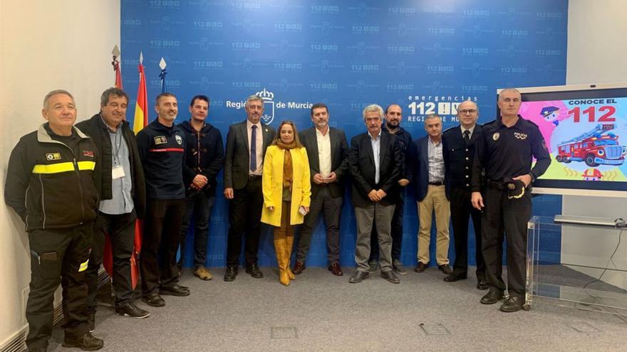 Foto de familia durante la 
presentación de la campaña. efe