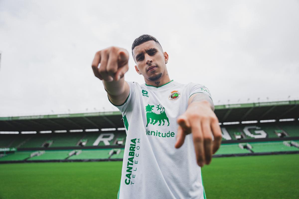 Gustavo Puerta, mediocentro colombiano del Racing de Santander