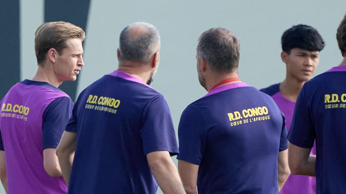 De Jong vuelve con el grupo en el entrenamiento del Barça