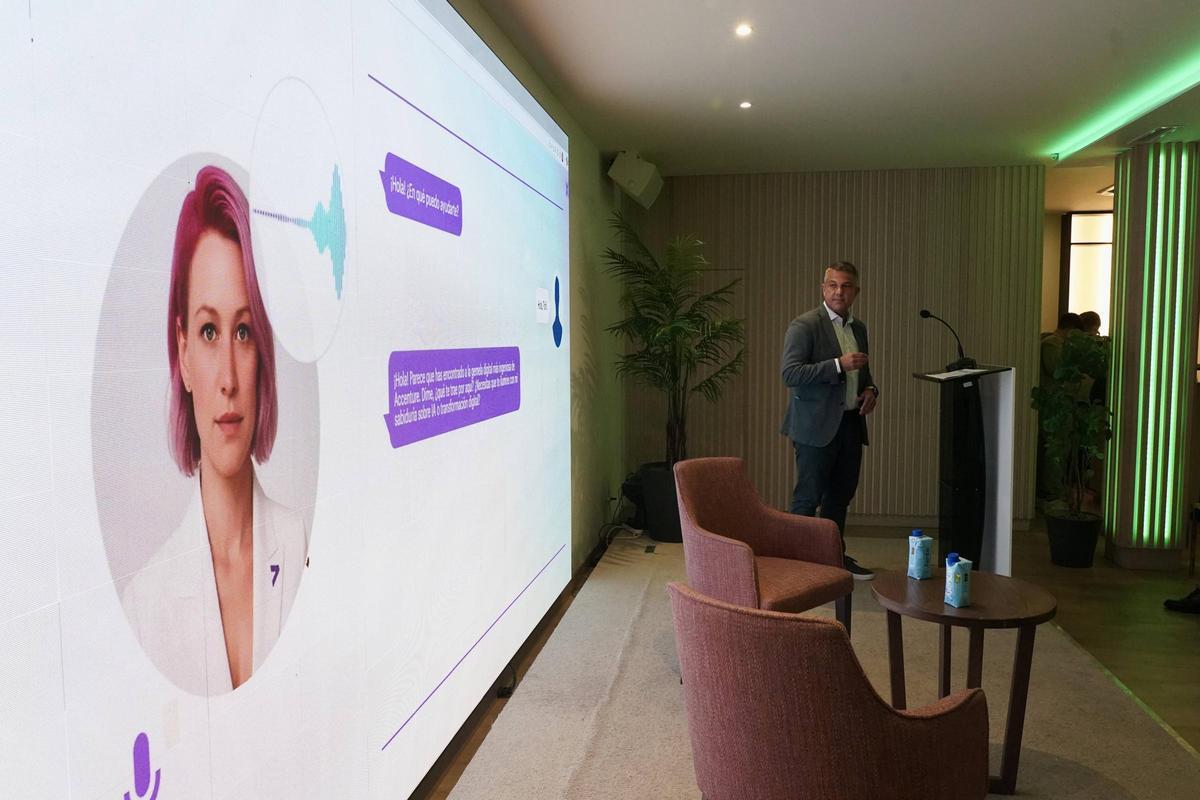 Toni de la Prieta y su alter ego "Toñi"