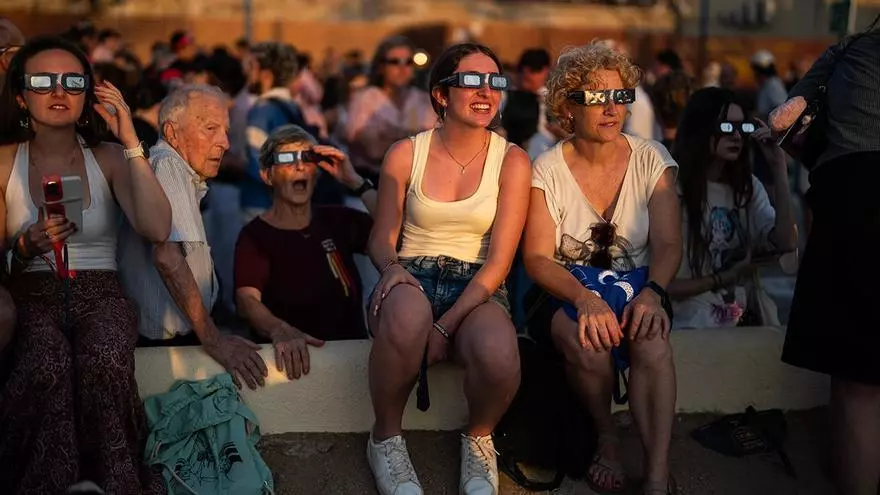 ¿Cuáles son los síntomas de daño en la retina por mirar un eclipse? ¿Cuándo se debe acudir al médico?