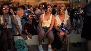 ¿Cuáles son los síntomas de daño en la retina por mirar un eclipse? ¿Cuándo se debe acudir al médico?