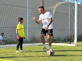 Juanfran Ortiz muestra las técnicas de cómo crecer en la portería