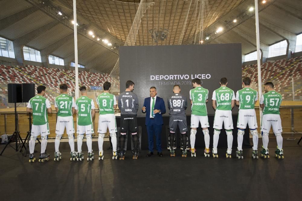 El equipo de hockey sobre patines presenta en el Palacio de los Deportes de Riazor las equipaciones para la temporada. La primera seguirá siendo verdiblanca y la segunda, blanquiazul como la del Dépor