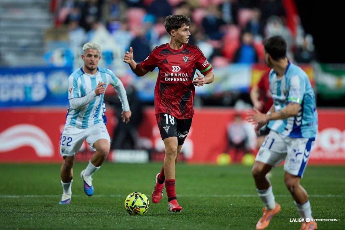 Fotos de la primera parte del CD Mirandés - Málaga CF