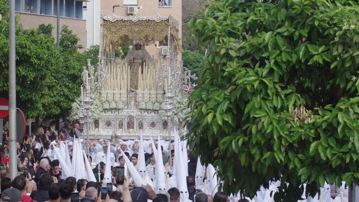 La hermandad del Rocío, la primera en salir a la calle este Martes Santo.