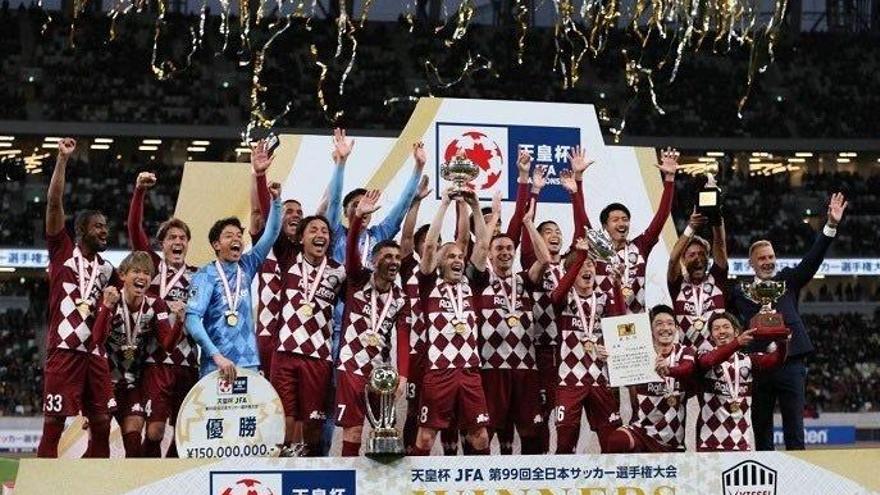 El Vissel Kobe celebra la Copa del Emperador.