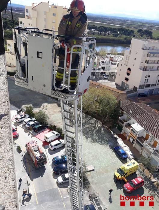 Incendi a l'edifici Delta Muga d'Empuriabrava