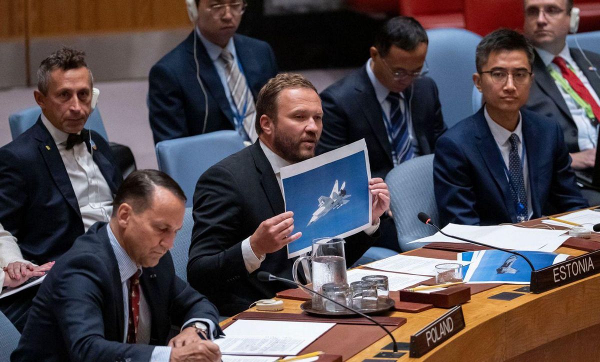 Occident s’enfronta a una Rússia burleta que nega violar el cel de l’OTAN