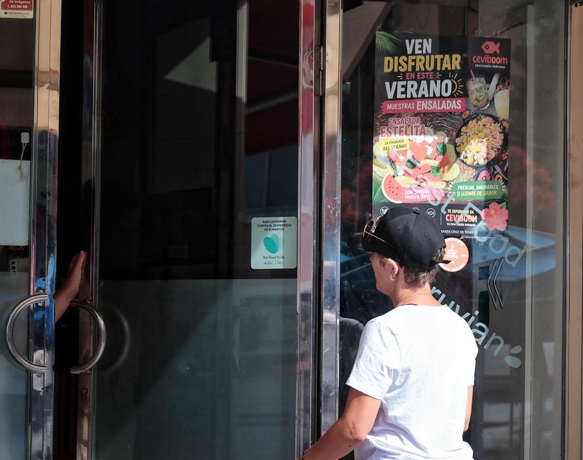 Cartelería de comercios con IA | 13/08/2026 | Fotógrafo: María Pisaca Gámez | [idTask=268022] [Pinakes=3772901]