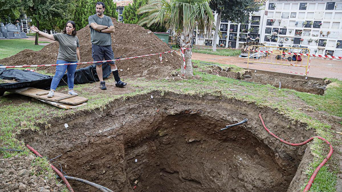 Trabajos previos a las exhumaciones de represaliados en el cementerio San Rafael.