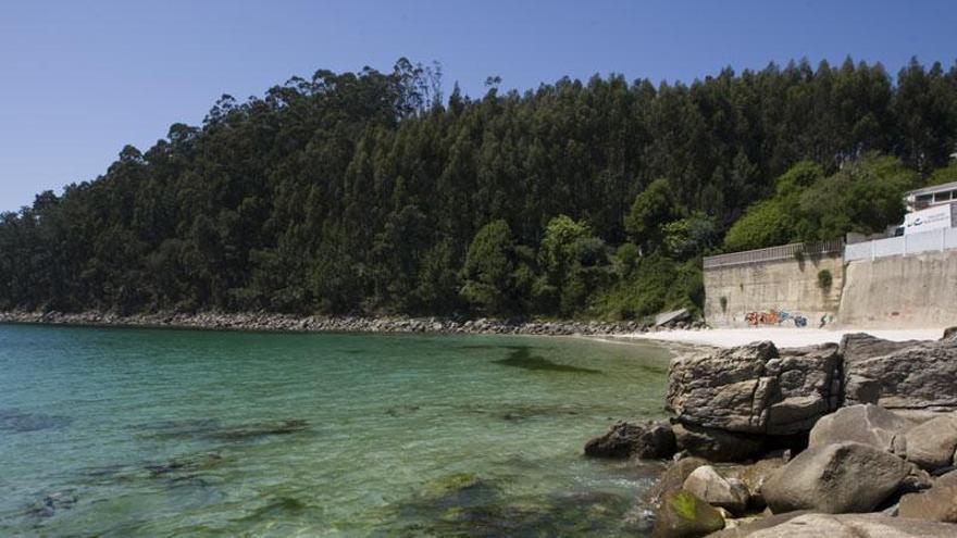 La playa gallega paradisíaca que estrena Bandera Azul este verano: aguas tranquilas, arena fina y poco concurrida