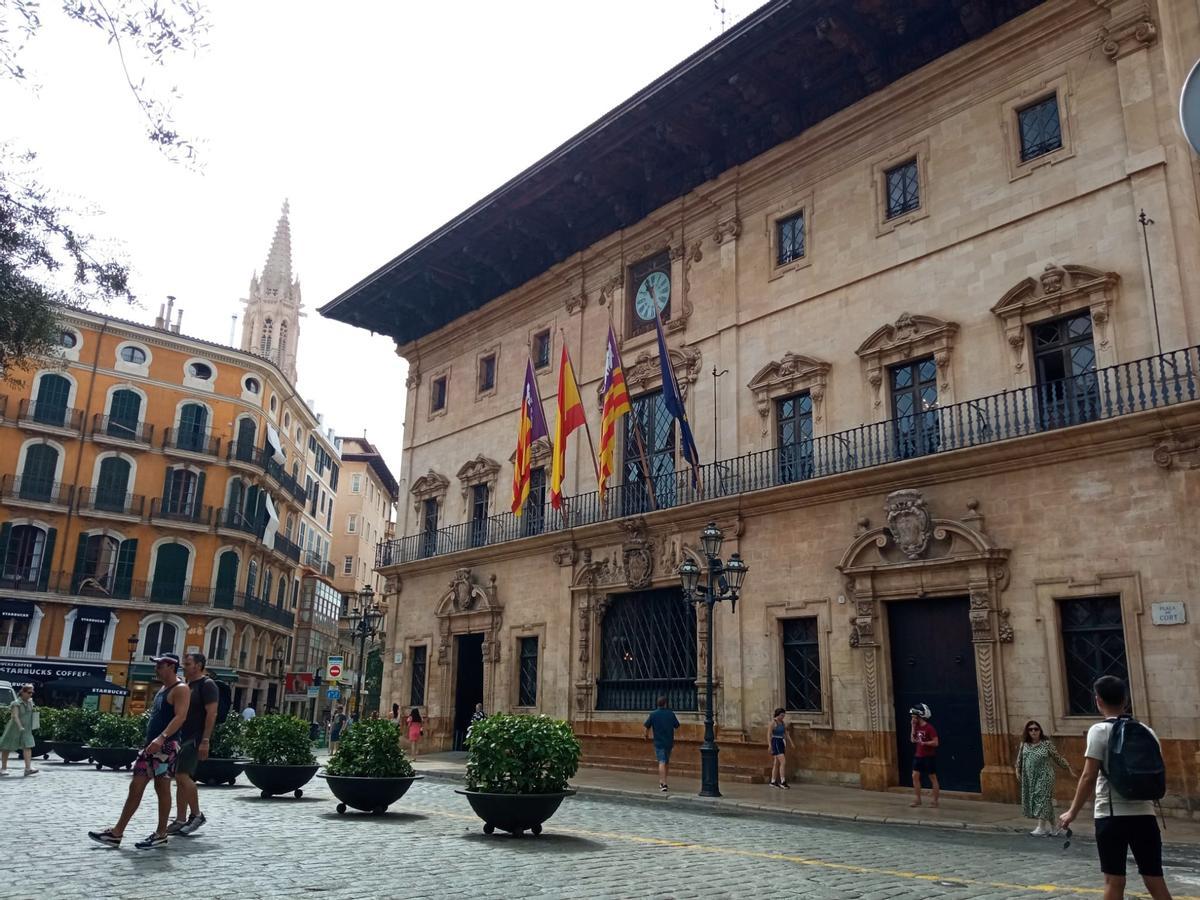 Fachada del Ayuntamiento de Palma, en la plaza de Cort.