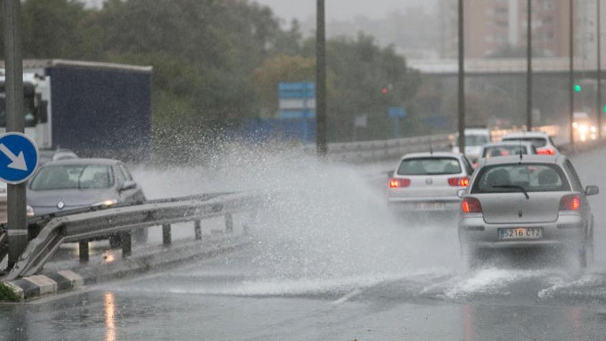 La gota fría convierte este día en el más lluvioso en Alicante desde 1940