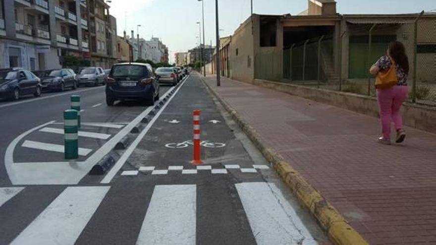 Algemesí instala su primer semáforo para bicicletas
