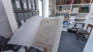 Uno de los documentos del archivo de Tierno Galvan, en la biblioteca Arús de Barcelona