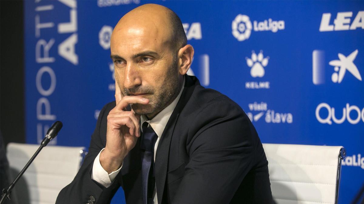 Abelardo renueva por el Alavés por una temporada