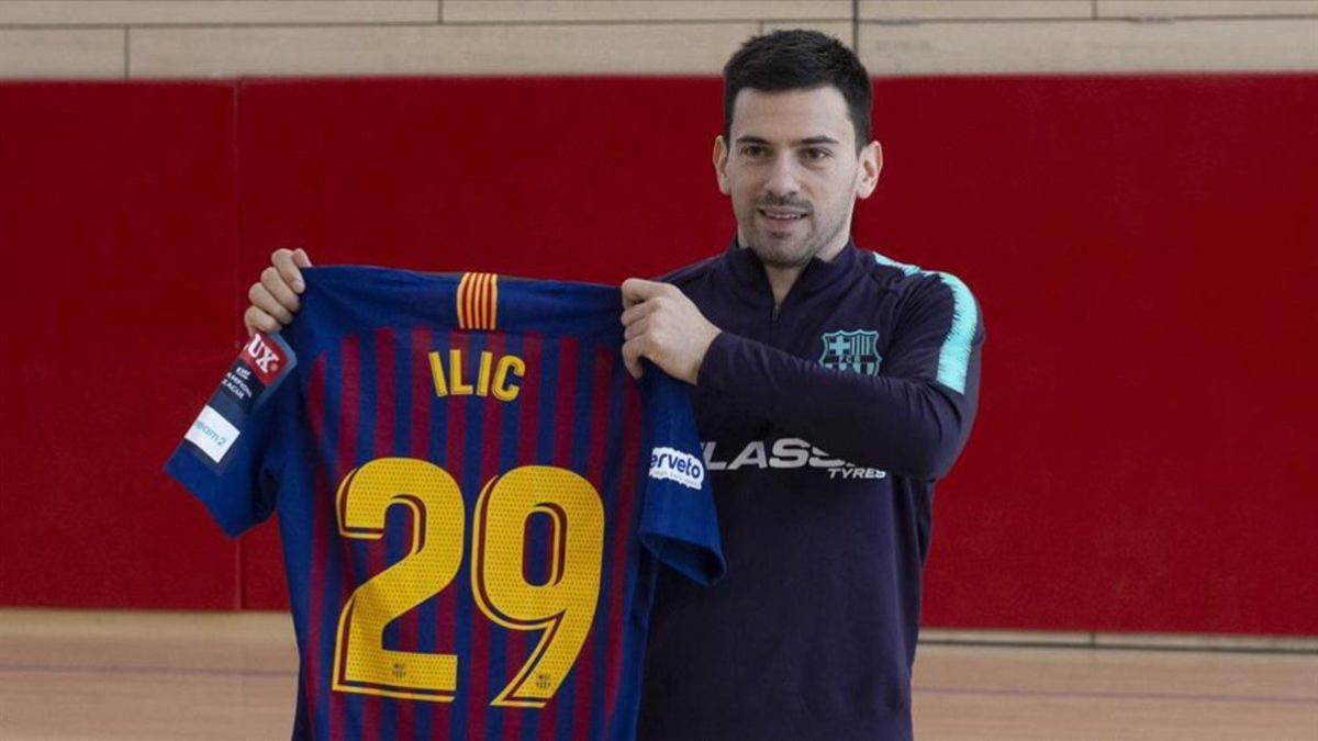 Ilic ya tiene su camiseta del FC Barcelona con la que está deseoso de debutar