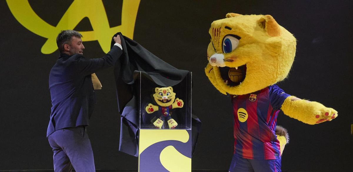 El Barça posa avui a la venda el peluix de la seva mascota CAT