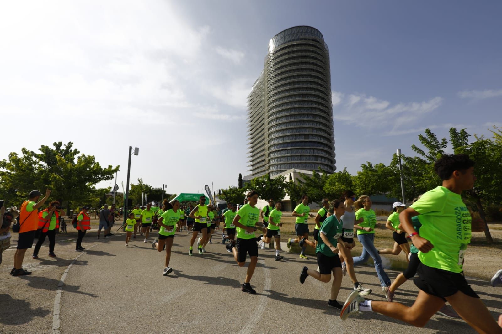 En imágenes | Miles de personas corren contra el cáncer en el Parque del Agua de Zaragoza