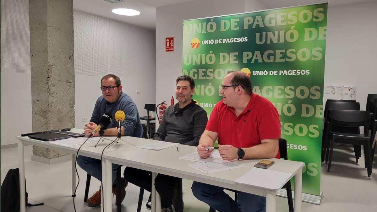 Jordi Armengol, Rossend Saltiveri i Nèstor Serra, d'UP, a la roda de premsa