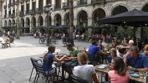 Terrazas en la plaza Reial.