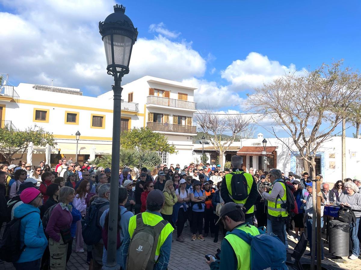 La jornada para reivindicar los caminos públicos de Ibiza y vías agropecuarias en imágenes La jornada para reivindicar los caminos públicos de Ibiza y vías agropecuarias en imágenes