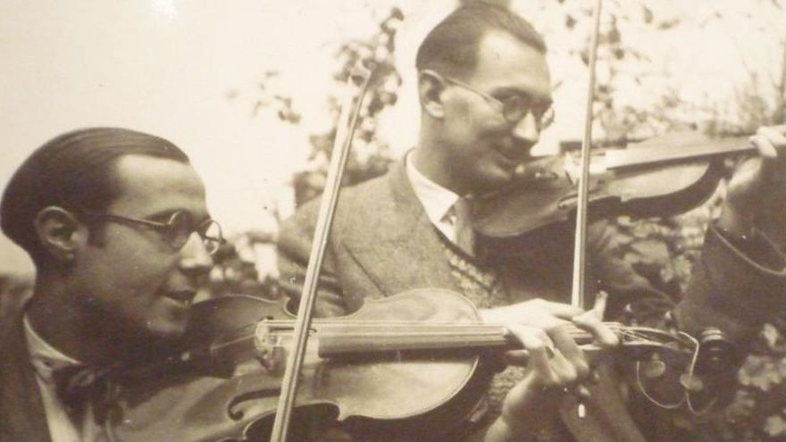 A la derecha, el músico, investigador y folklorista Manuel García Matos.