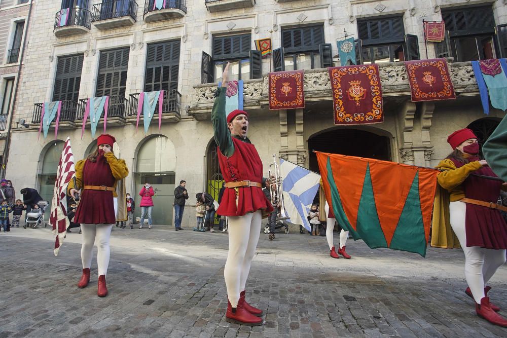 Els patges reials porten la màgia als barris de Girona