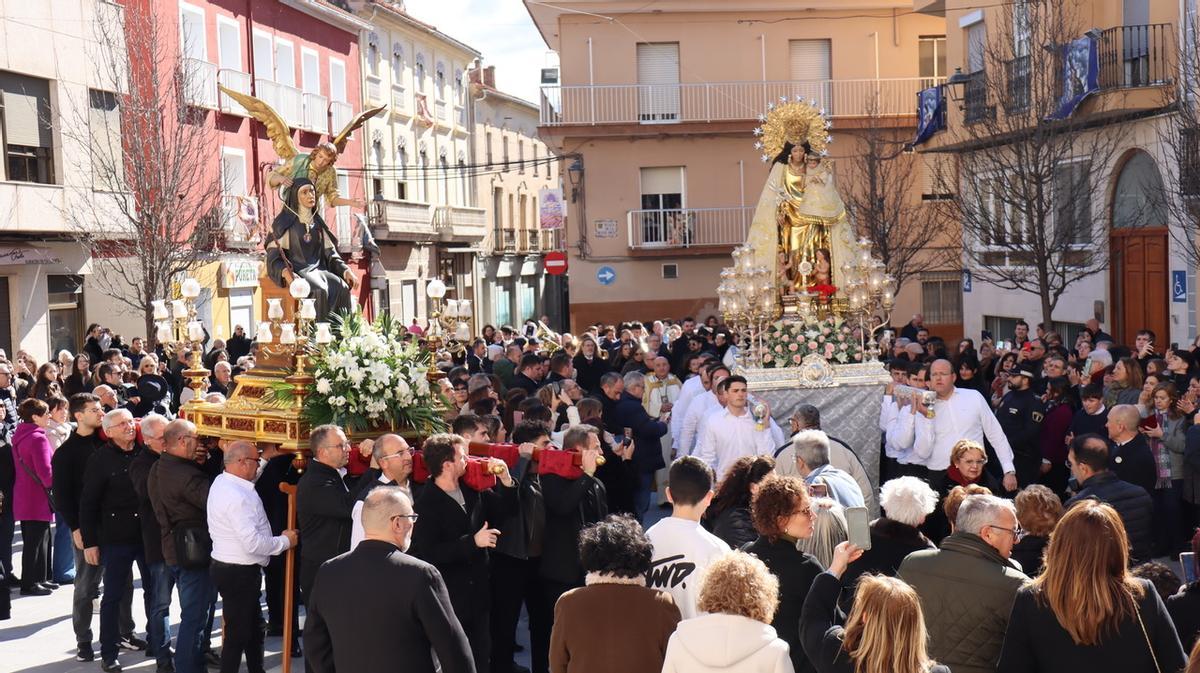 Las imágenes de la Virgen de los Desamparados y la Beata Inés, el viernes en Benigànim.
