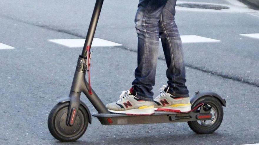 Dos niños heridos en una colisión entre un patinete eléctrico y un turismo en Canarias