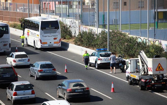 Atasco por un accidente en Vía de Cintura