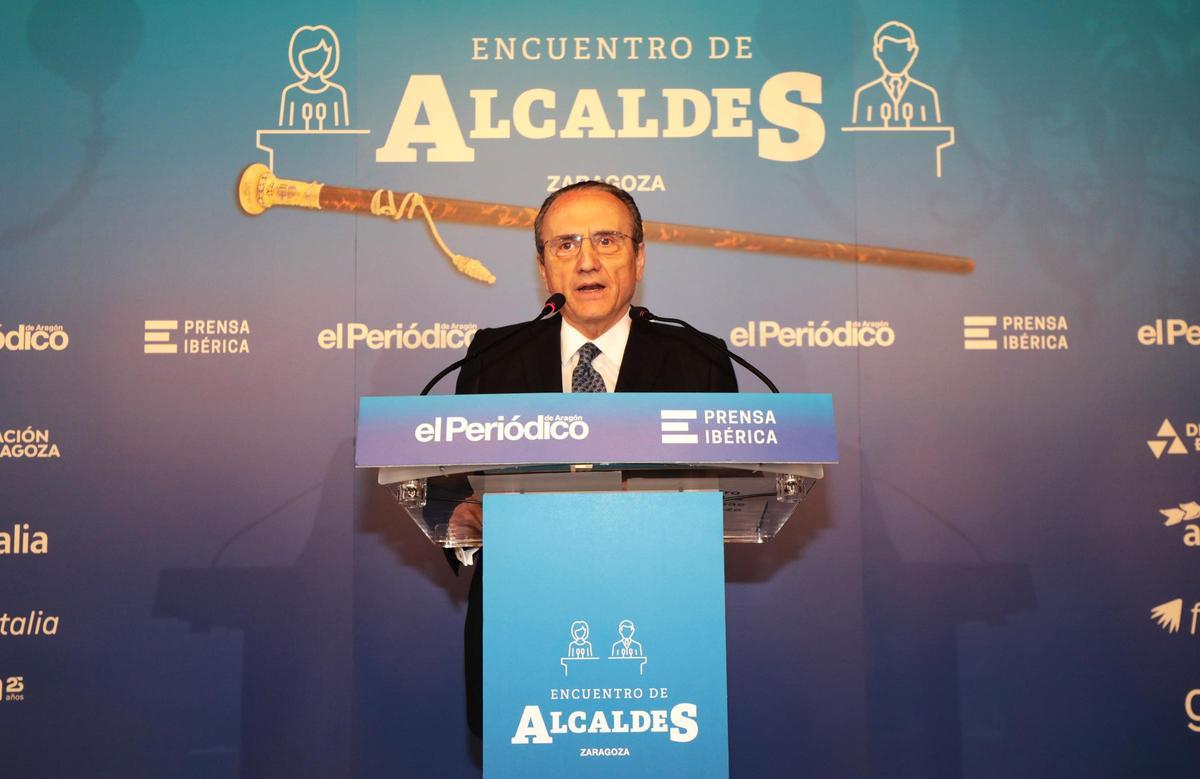 El presidente de Prensa Ibérica, Javier Moll, en su discurso de bienvenida a los alcaldes y alcaldesas de la provincia de Zaragoza.